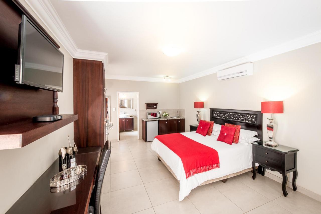Adato Guesthouse Потчефструм Екстериор снимка