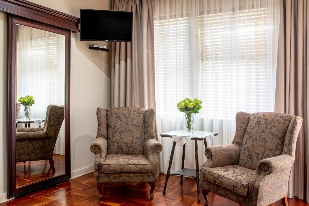 Adato Guesthouse Потчефструм Екстериор снимка