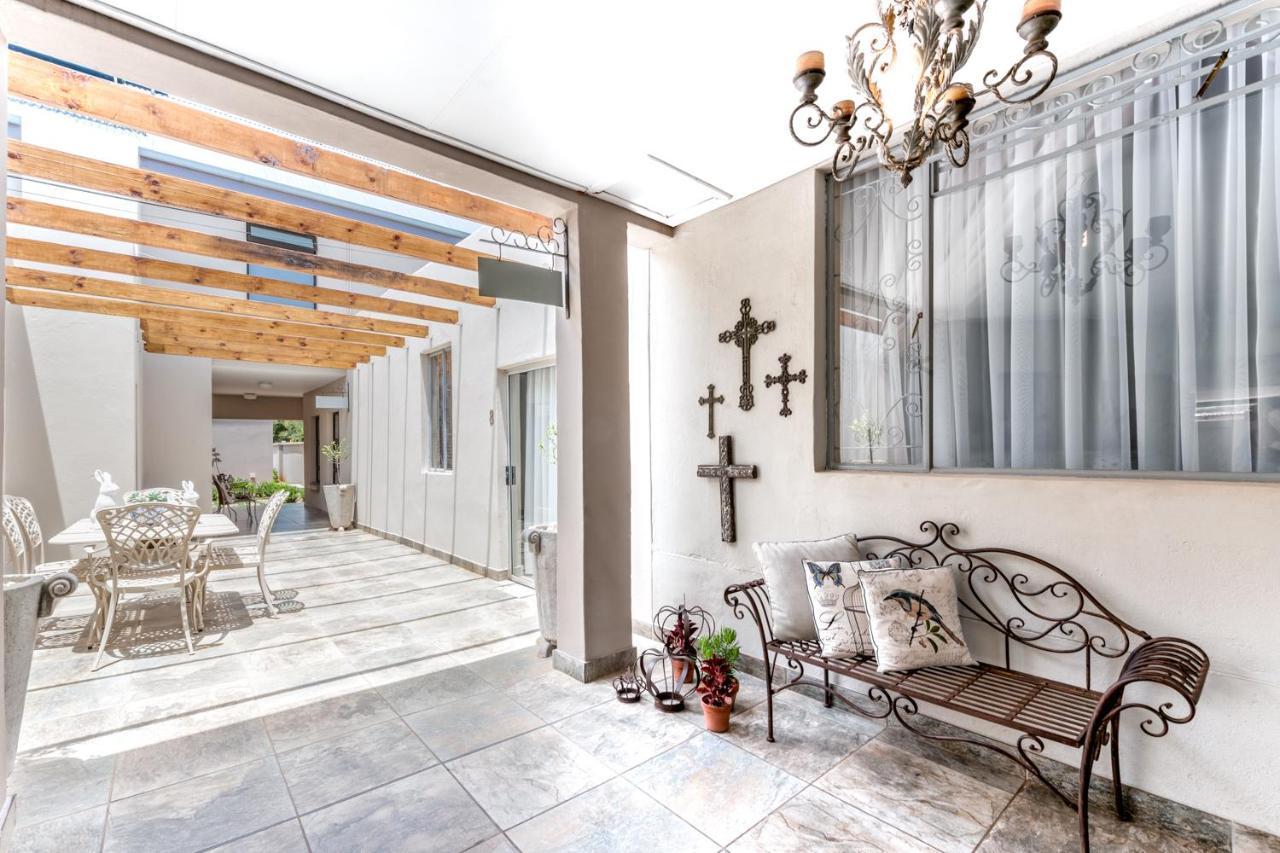 Adato Guesthouse Потчефструм Екстериор снимка