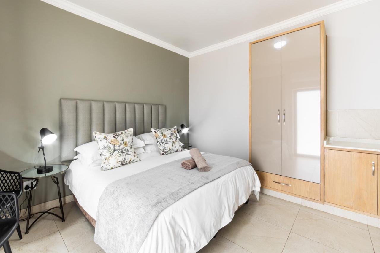 Adato Guesthouse Потчефструм Екстериор снимка
