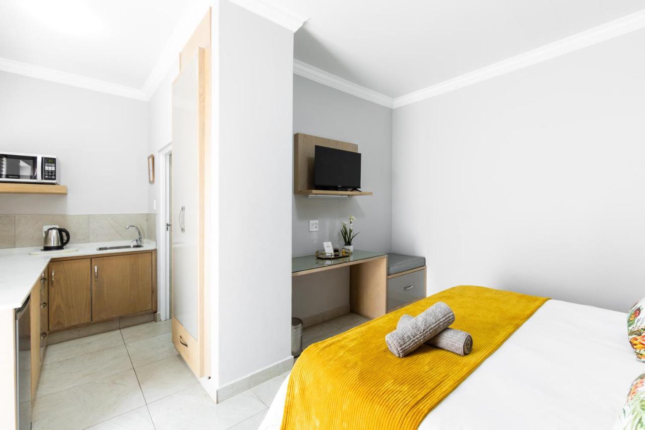 Adato Guesthouse Потчефструм Екстериор снимка