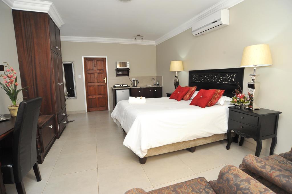 Adato Guesthouse Потчефструм Екстериор снимка