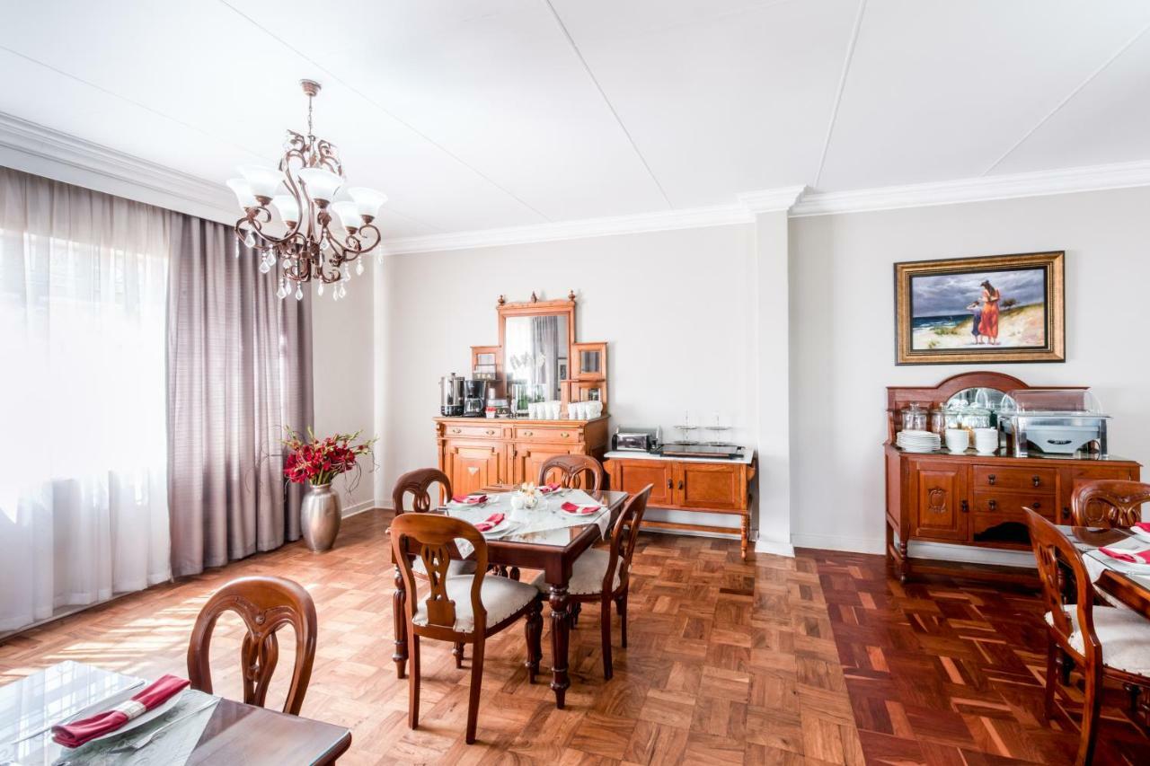 Adato Guesthouse Потчефструм Екстериор снимка